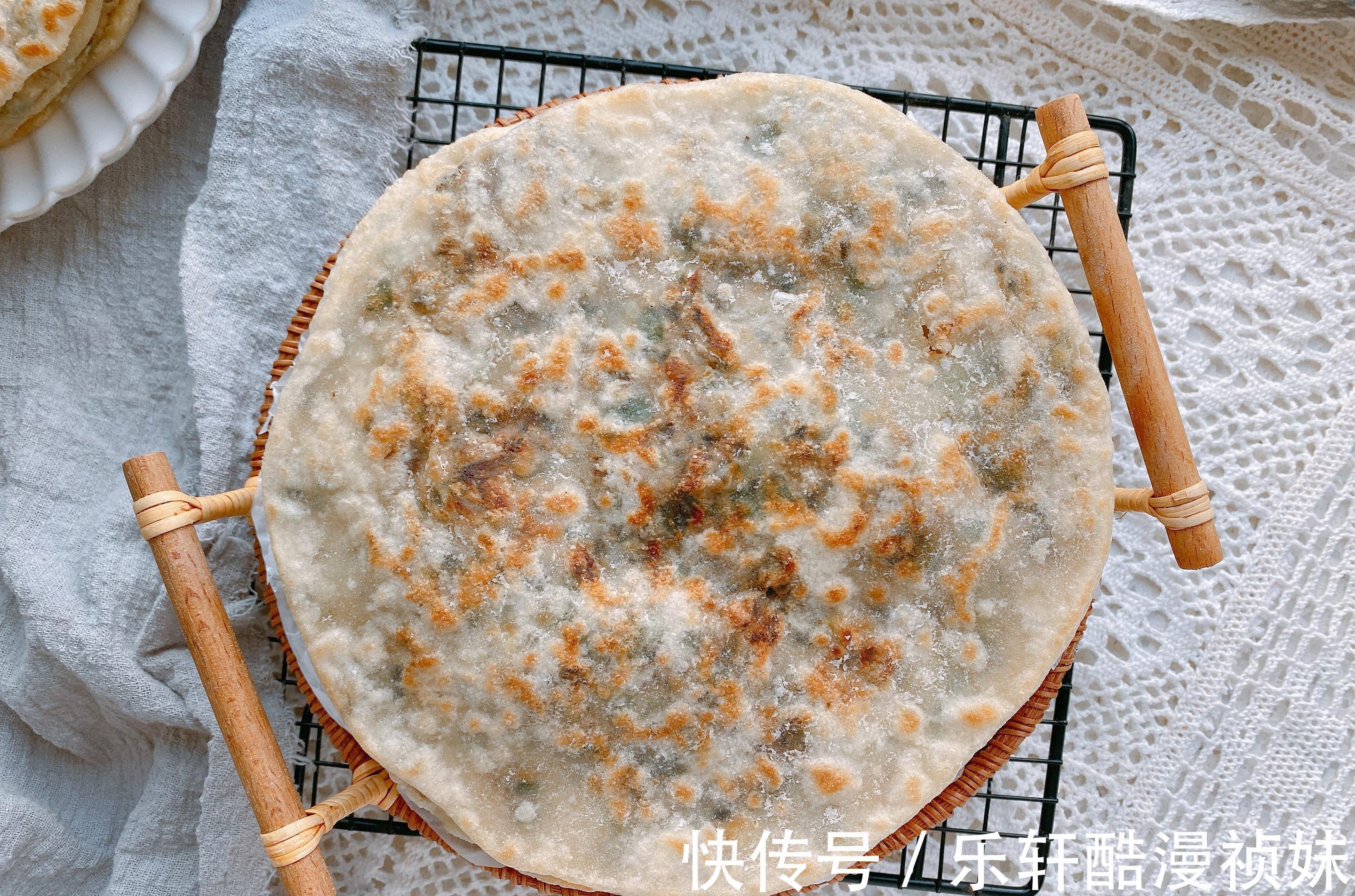 松软|浙江美食梅干菜饼，几十年老配方，馅料咸香，饼皮松软凉了也不硬