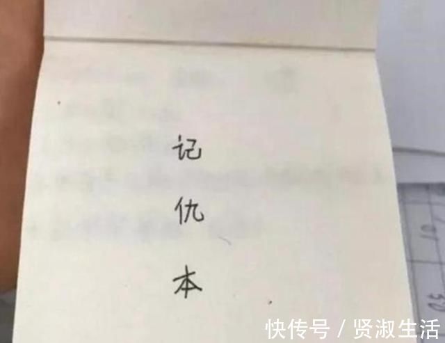 学生时代|家长别乱翻孩子的书包,包中世界“精彩无比”,你会被气笑的