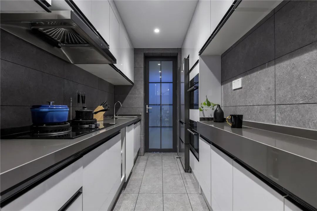 灰+绿植|103㎡现代简约，高级灰+绿植点缀，营造低调舒适的档次