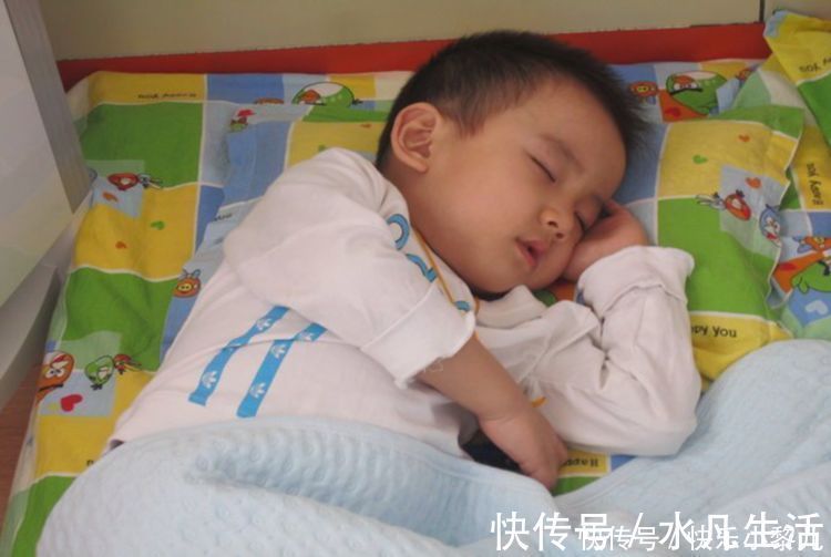 引导|宝宝能睡整觉跟大脑发育有关,要想“沾光”,宝妈做好引导是关键