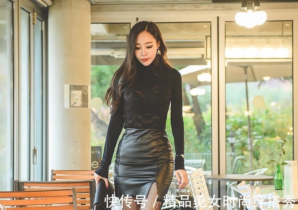黑高跟鞋 又到了可以穿皮裙的季节了,脚上搭配一双黑高跟鞋,知性又优雅