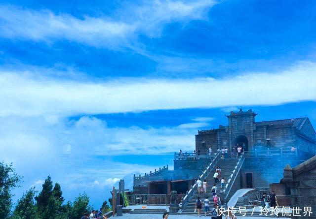 南岳一古刹,建于海拔1300米上,是道教与佛教相结合的寺庙