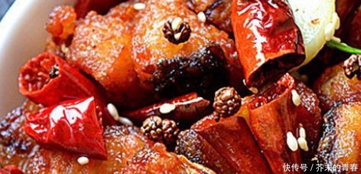 美食推荐:秘制鸡翅、辣子鱼块、霸王猪蹄、白菜猪肉炒木耳的做法