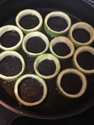 比肉好吃的素菜菜谱，香煎西葫芦，简单美味营养，超下饭，吃不够