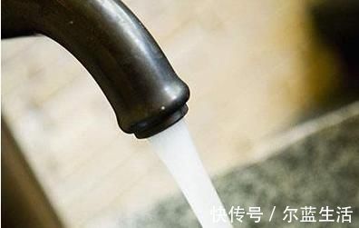 水垢|自来水里有水垢,喝多了影响健康?大夫:事实和大家想的不一样!