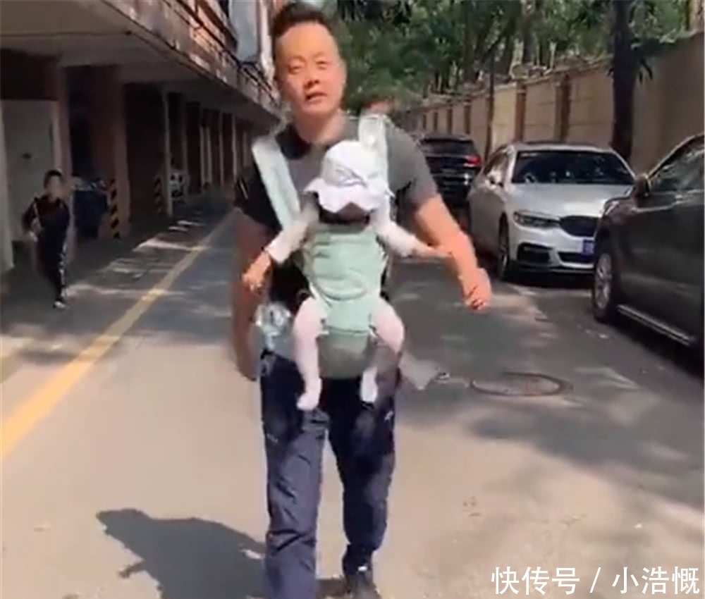 步伐|爸爸终于有了女儿，第一次出门“嘚瑟”，走出“六亲不认”的步伐