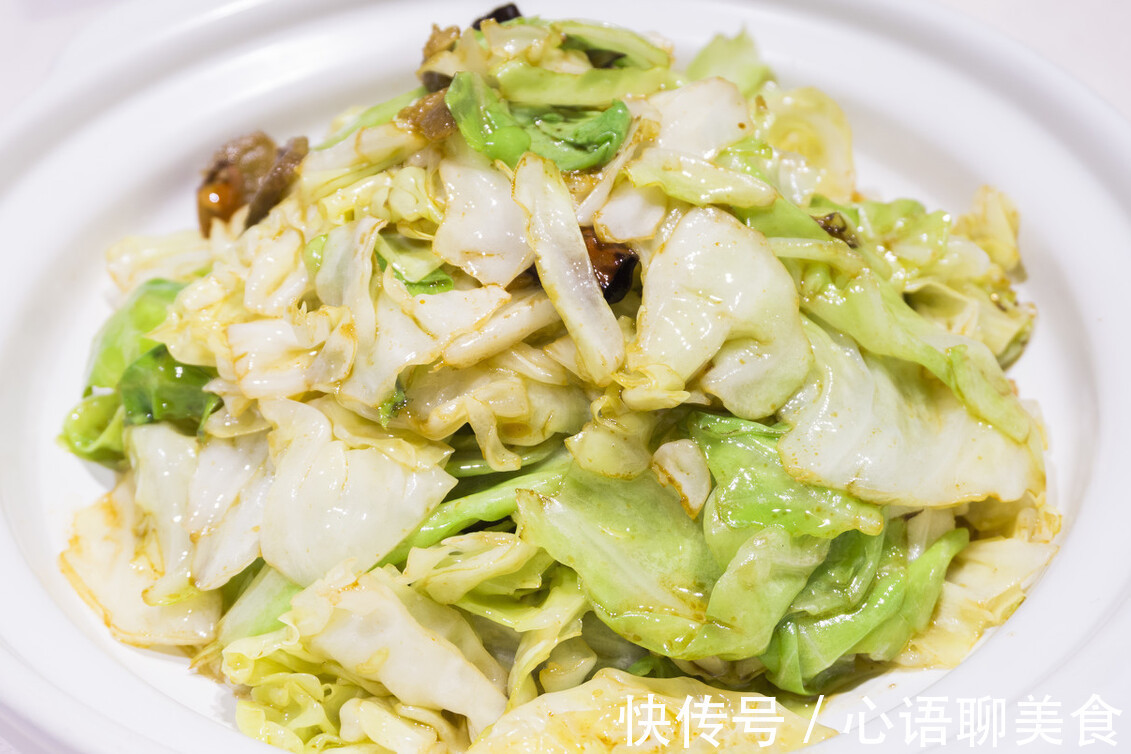 饭店|做手撕包菜，别再直接炒了，多做1步，更香更爽脆，比饭店的好吃
