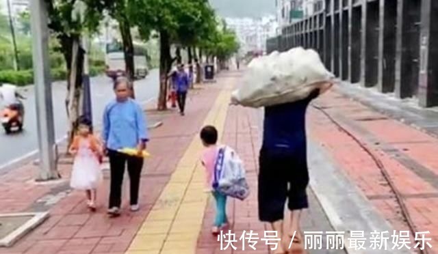 家庭|两孩子相遇,互相注视对方走过,网友:同样的年龄,不同的境遇