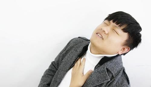 食道癌并非难察觉,喉咙出现3种不适,是在提醒你,很多人忽视了