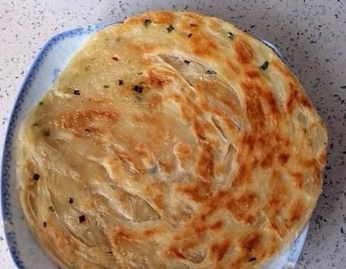 72岁外婆的烙饼秘方，只需注意“这2点”，外酥里软，凉了也不硬