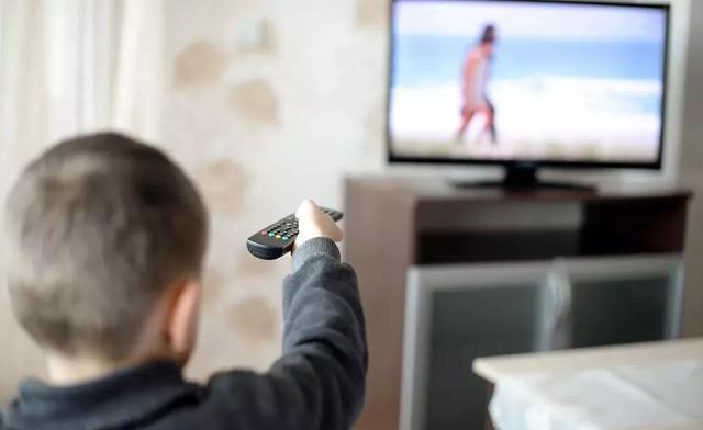 凤九|宝妈沉迷追剧,给娃取名“凤九”,宝爸听后:我这姓,合适吗?