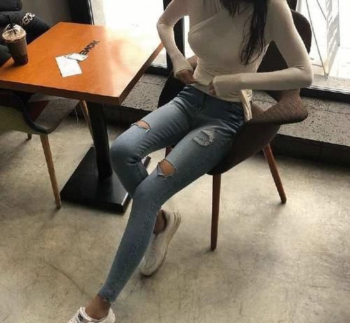 性感 紧身牛仔裤让你看起来很漂亮,少妇的身材太迷人,性感十足