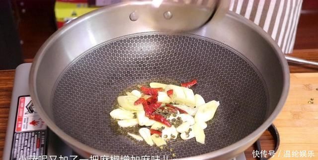 “鸡翅尖”最好吃的做法,颜色红亮,酱汁浓郁,吃着很有乐趣