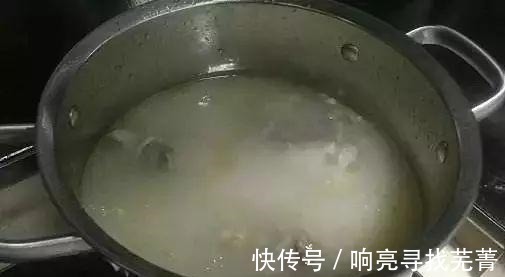骨头汤|面馆老师傅熬“骨头汤”的3个诀窍,不懂你的高汤白炖了!