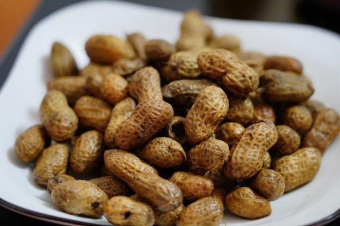 燥热性|花生怎么吃最养生医生提醒2种错误吃法,会引发不少严重疾病
