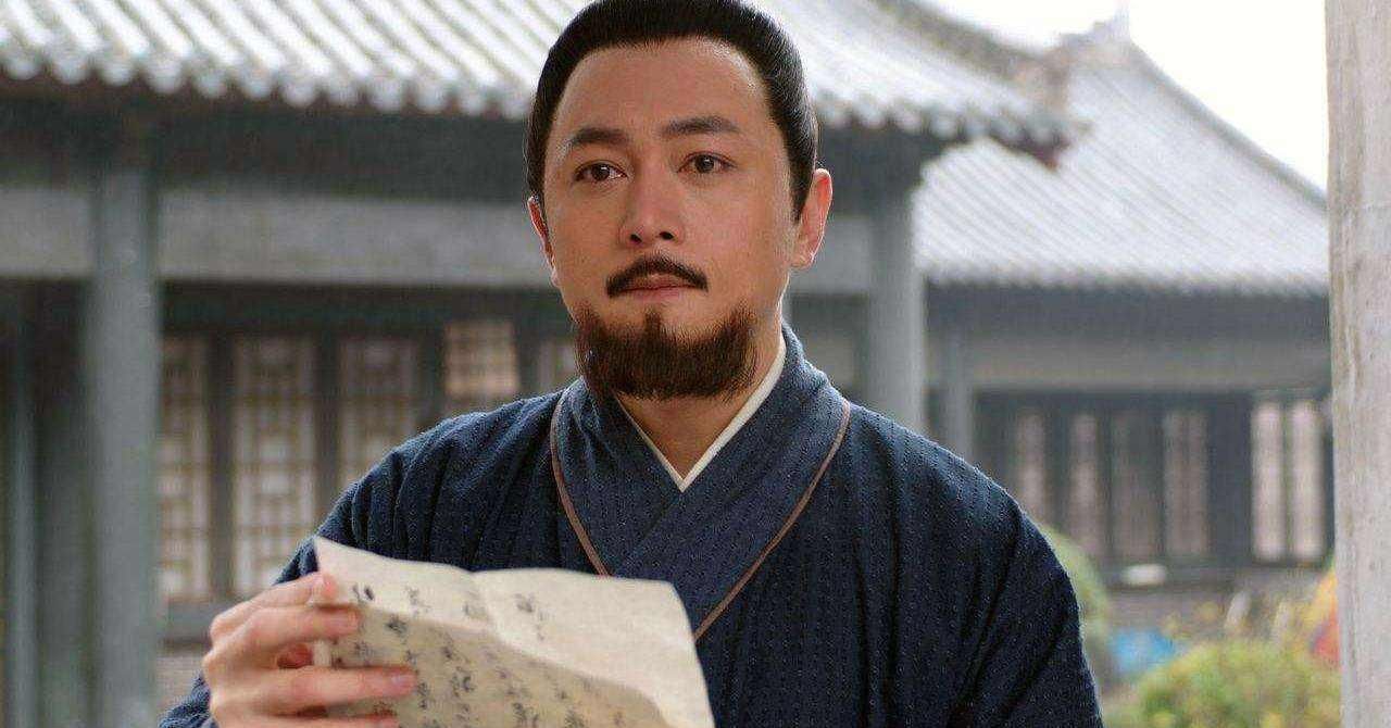 徐茂公|李世民给徐茂公披上龙袍，众臣羡慕，徐茂公却大惊：要想法保命了