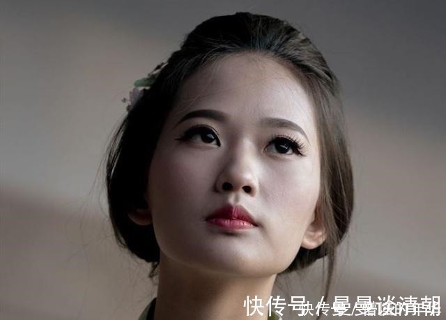 上联@女子上联“张长弓,骑奇马,三更作战”,书生答出下联实在经典!