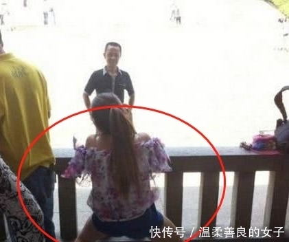 尴尬|妹子,当伴娘注意点形象好吗?被伴郎看见多尴尬,长点心吧!