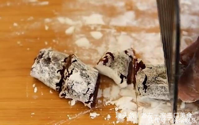 南瓜饼最好吃的做法,外酥里嫩,做法简单,出锅后全家抢着吃,香