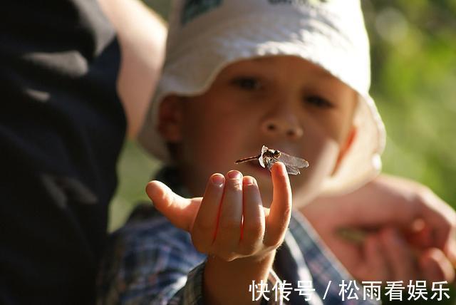 心理健康|妈妈,不买了,给弟弟买,别打了!妈妈失控,女儿痛哭
