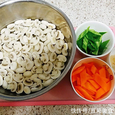 朋友一来就做虾仁炒口蘑,吃得皆大欢喜好回家