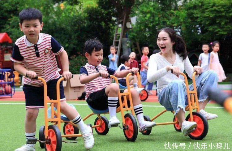 可宝|3岁萌娃调皮爬暖气管,动作矫健迅速,网友:少侠你尿不湿要掉了