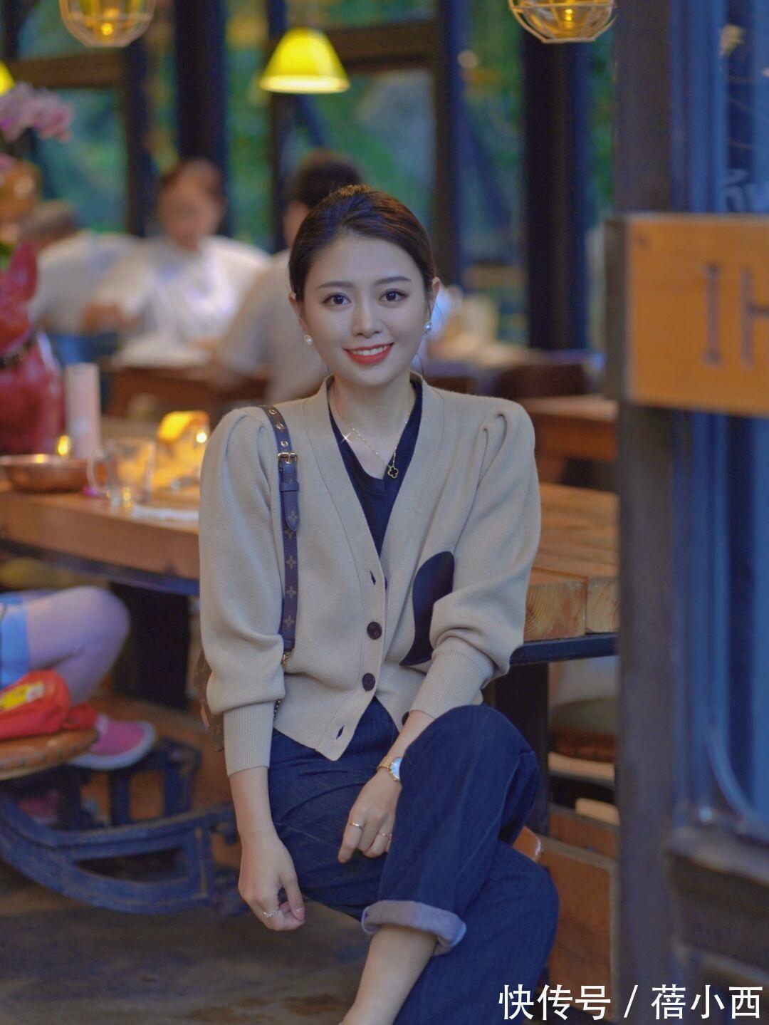 开衫|奔三奔四的女人会穿“毛衣”更时尚,搭配思路总结好了,值得借鉴