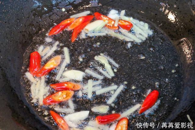 猪身上最好吃的部位当属它了，一上桌就被抢着吃，味道100个赞！