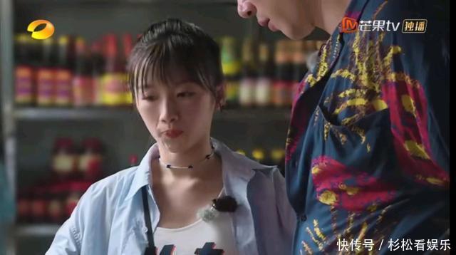 《中餐厅》这伙员工不好带，两个人脚不沾地，一个人干得少睡得早