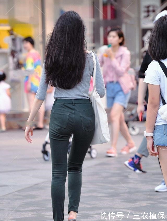 灰色 黑白搭配简约利落,黑灰搭配,则是温柔与干练的完美结合!