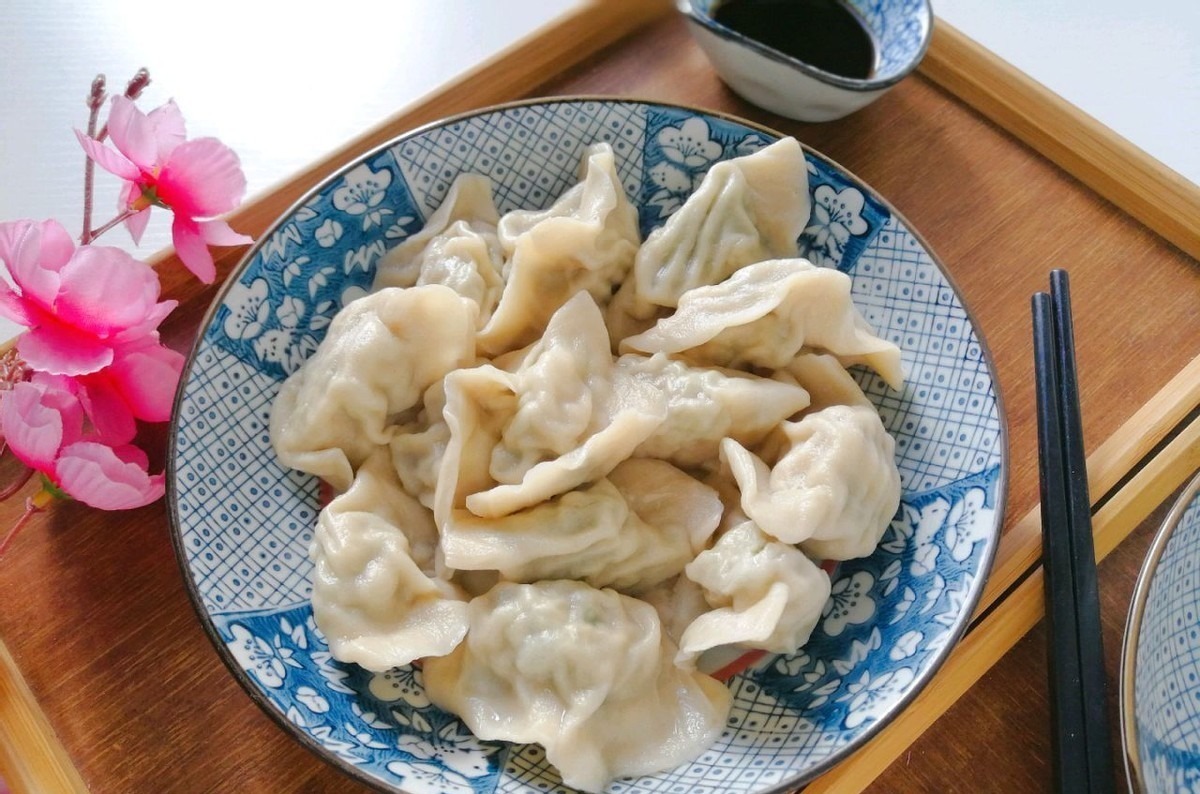 用茄子包饺子原来这么好吃,鲜美多汁还不油腻,比三鲜馅还好吃