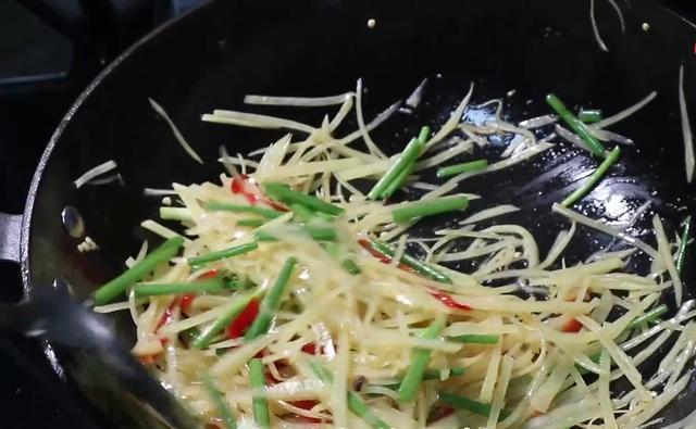 好吃的土豆丝,做法有秘诀,口感脆嫩好吃又下饭