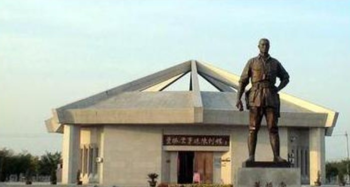 此人|此人的功劳到底有多大?牺牲后,上级特批60万元和50亩地给其家人