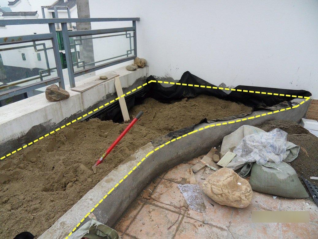 防水|住高层这么干,阳台窗前20公分,用红砖围一圈水池,养鱼种花都好