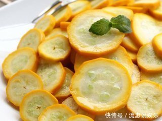 别人花盆种花,婆婆在花盆“种瓜”,长相似“香蕉”,口感好