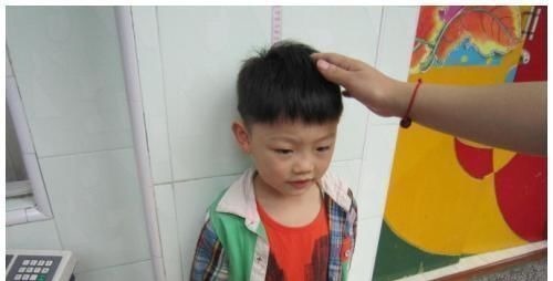 补充|孩子矮是“惯”出来的这些毛病不纠正,爸妈再高孩子也是小矮人