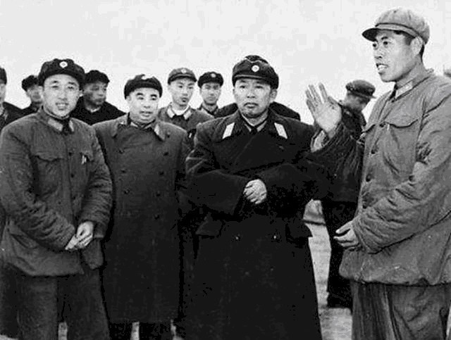 部队|除夕夜：身患癌症的聂凤智出现幻觉，执意下床穿军装要去部队集合