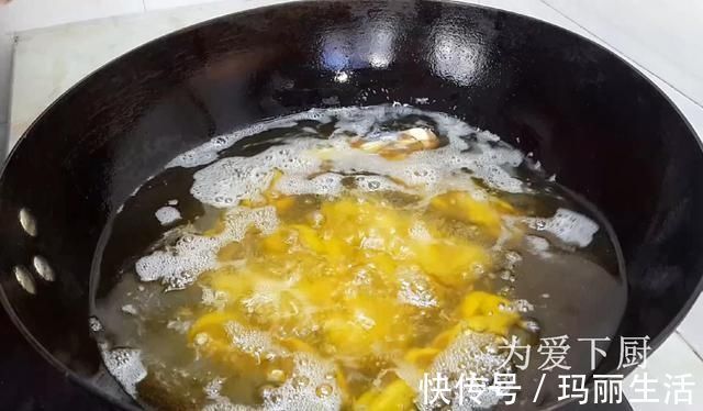 自制|自制麻花的做法，大厨教你详细步骤，香酥又掉渣，出锅孩子抢着吃