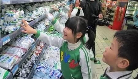 父母|教育孩子,带孩子去一趟超市就可以了,建议父母们都看看