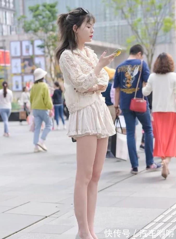 元气满满|夏季景色惹人爱,绿色抹胸小短裤,乃是美景一小簇