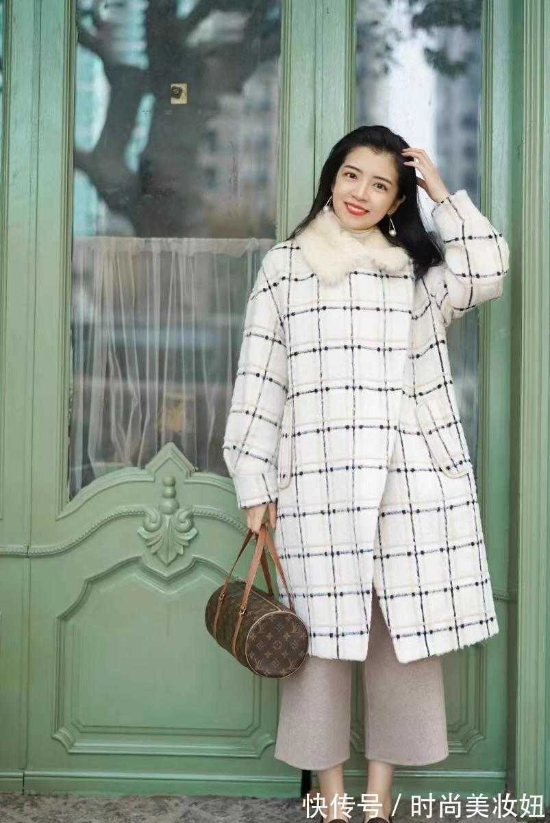 和谐感|冬天最不能缺的就是“白色大衣”,不挑人又显气质,太好看了