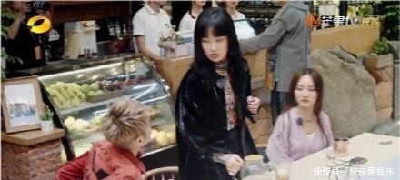 尴尬|尴尬!宁静没加过黄龄微信