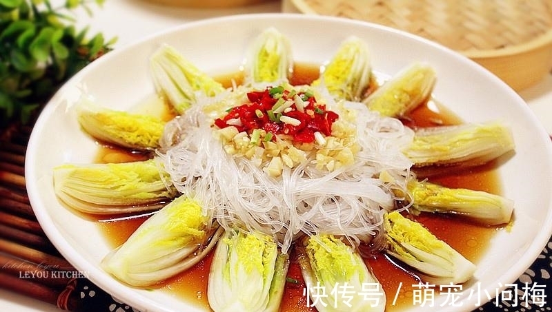 12道新年素菜,好吃还好看,年夜饭端上桌,比大鱼大肉更早光盘