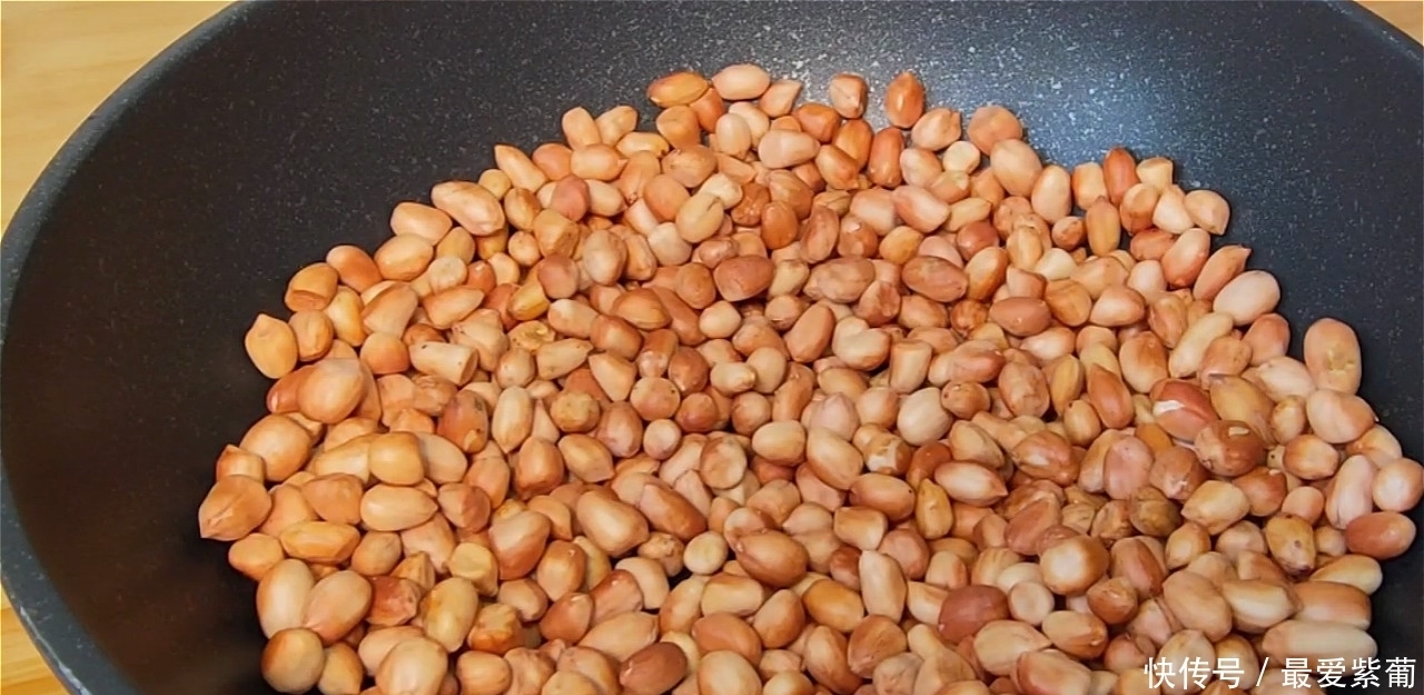 花生米|花生米酥脆的做法,千万不要油炸,试试这样做,放一个月还酥脆