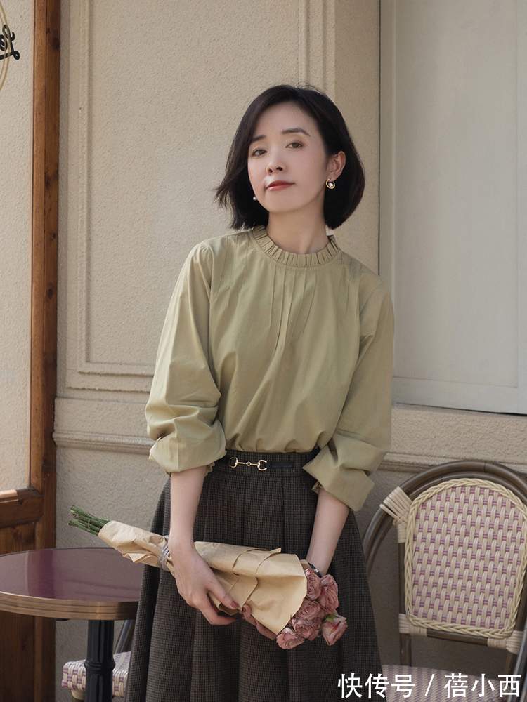 秋季|秋季大衣怎样穿才时髦?学会“叠穿”搭配是关键,高级感扑面而来