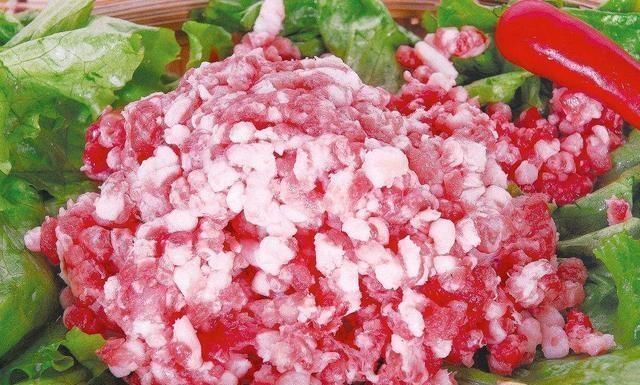 拌猪肉饺子馅时，加点“这种水”，饺子馅鲜嫩多汁，饺子更可口