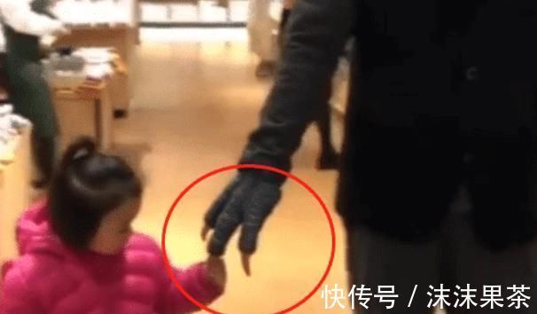 专业|奶爸专业唬娃火了,网友笑喷:这怕是上辈子的“前任”吧