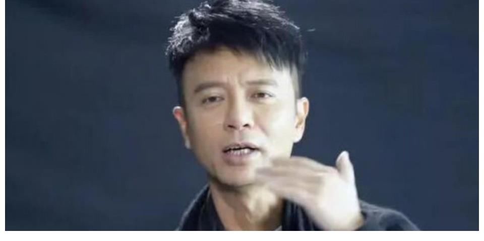 张碧晨|伍珂玥《好声音》首播惊艳，唱功虽未被质疑，李克勤的话却说到点上