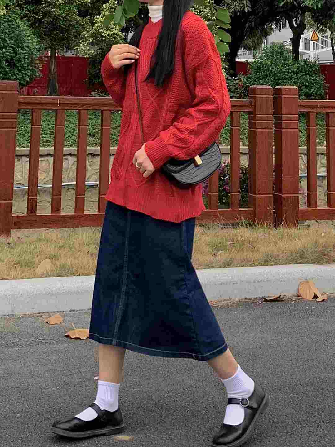 大长腿 毛衣+半身裙是真火!今年冬天这样穿,真的美到没朋友