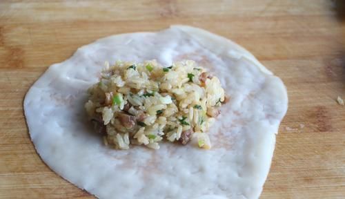 一斤饺子皮,半碗糯米,简单做成早餐,外脆里软,连吃3天吃不够